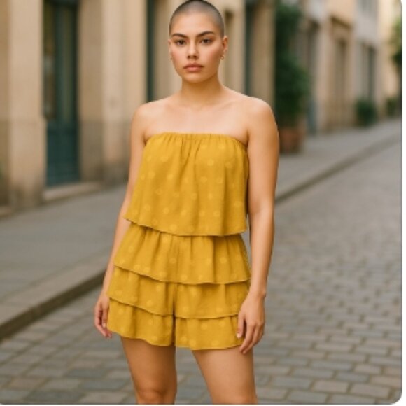 Belongs Strapless Ruffled Romper - Picture 2 of 12